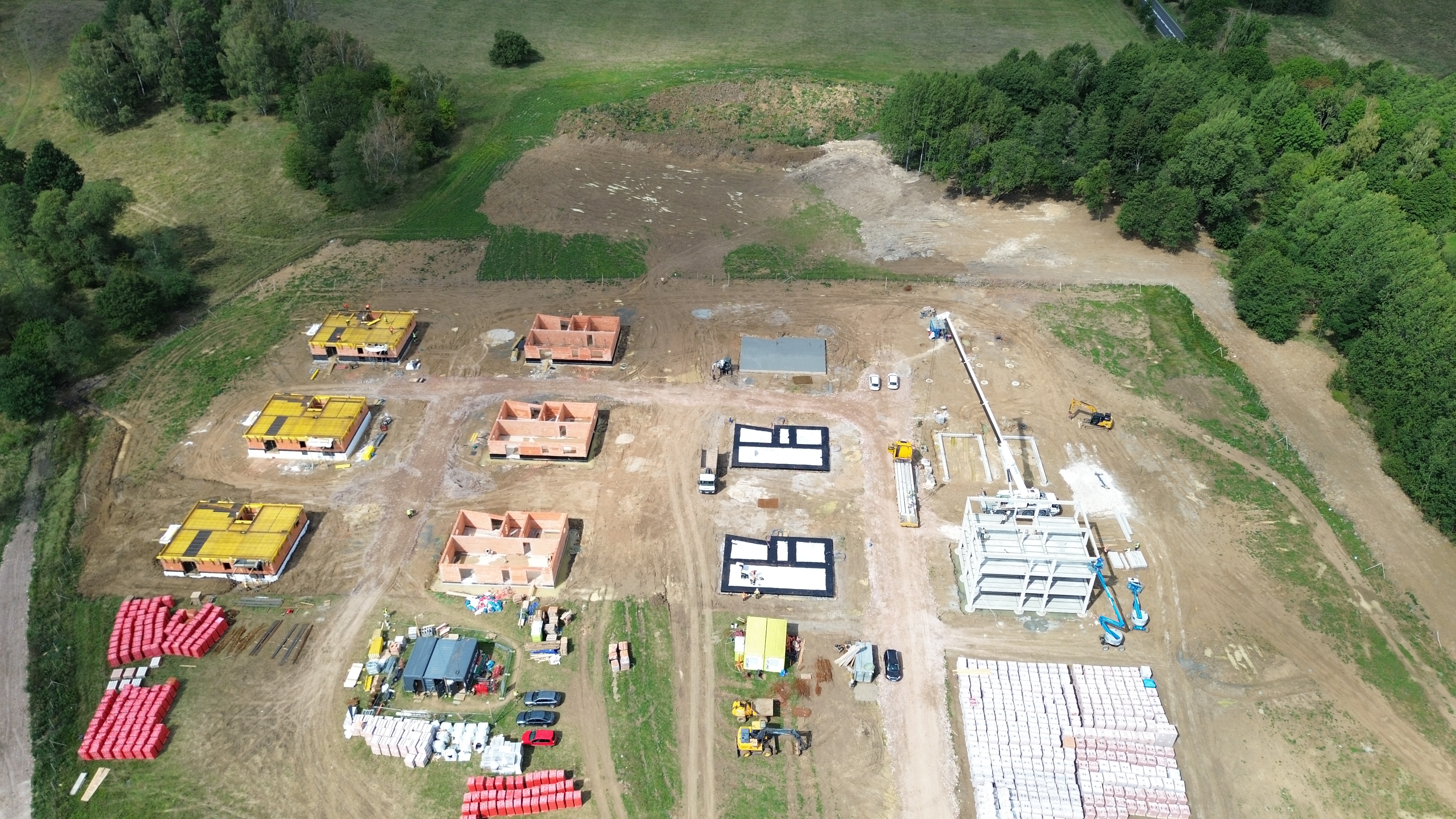 Výstavba Resortu Letná pokračuje - Aktuální dronové fotografie
